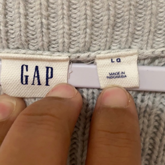 GAP - Picture 1 of 4